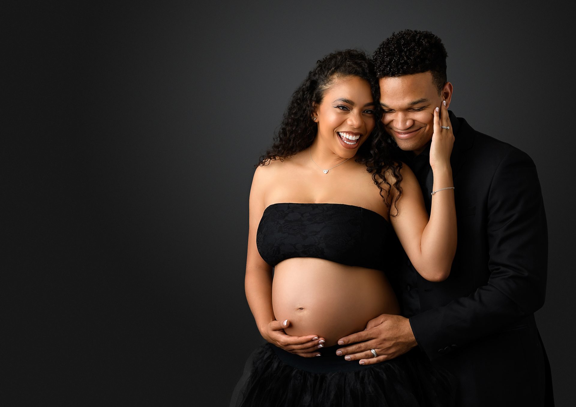 What should My Husband Wear for Maternity Pics? 